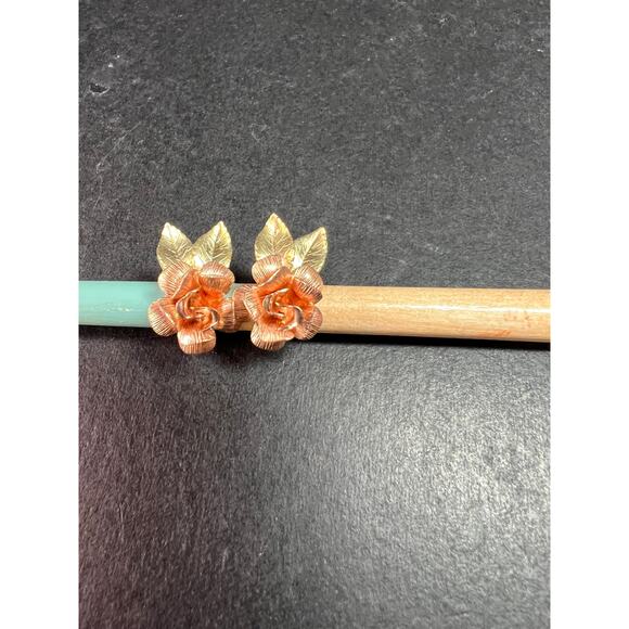 Vintage Krementz Rose and yellow gold tone Flower Leaf Screw Back Earrings - Picture 5 of 16